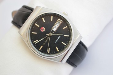 Vintage Rado Voyager Stainless Steel Automatic Midsize Watch 259