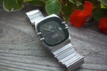 Omega Constellation Manhattan - 1980s Classic - Charcoal Dial Perfection