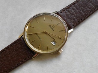 VINTAGE GENTS OMEGA 9CT SOLID GOLD QUARTZ WATCH WITH A SIGNED BUCKLE