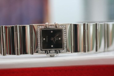 Omega Quadra 1528.46 24mm Diamond Bezel Quartz & Papers 9.5/10 Min Condition