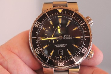 ORIS SMALL SECONDS DATE DIVERS WATCH 1000M Model 643 7609 8454 MB Yellow Lume!!