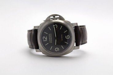 Panerai PAM562 Luminor Base 8-Day Titanio Brown Dial 44 mm PAM00562