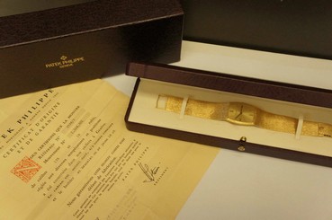 VINTAGE PATEK PHILIPPE 18K Yellow Gold Tonneau 3528/3 circa 1970 watch