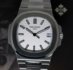 NEW Patek Philippe Mens Nautilus Steel Automatic Watch Box/Papers 5711/1A-011