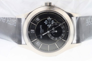 Patek Philippe 5205G Annual Calendar Moonphase 18k White Gold SEALED!!!