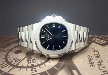 Patek Philippe Nautilus 5711 Blue DIAL! IMPOSSIBLE TO FIND! Brand NEW!