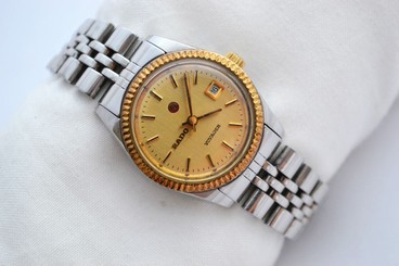 Vintage Rado Voyager Stainless Steel Automatic Ladies Petite Watch 355