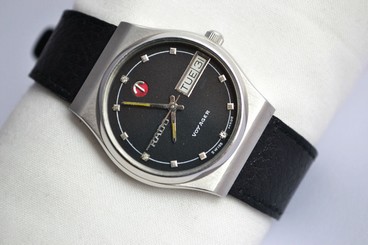 Vintage Rado Voyager Stainless Steel Automatic Midsize Watch 165