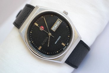 Vintage Rado Voyager Stainless Steel Automatic Midsize Watch 260