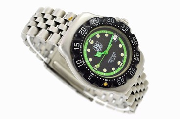 Vintage Tag Heuer F1 Classic Stainless Steel Quartz Midsize Watch 1075