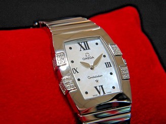New in Box Omega 1586.70.00 Constellation Quadrella Women's MOP Tonneau Diamonds