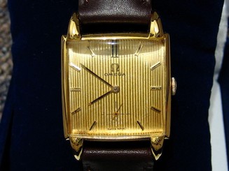 OMEGA SQUARE Style Dress Watch 17 Jewel 302 Movement, issued 1957, NM